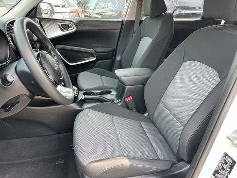 Used 2023 Kia Soul S FWD image 6