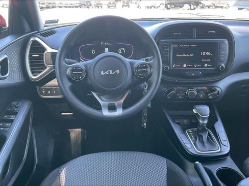 Used 2025 Kia Soul LX w/ LX Technology Package FWD image 6