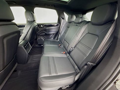 Certified 2023 Porsche Cayenne AWD/4WD image 24