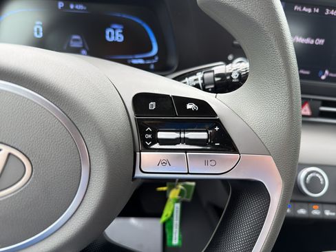 Certified 2024 Hyundai Elantra SE FWD image 11
