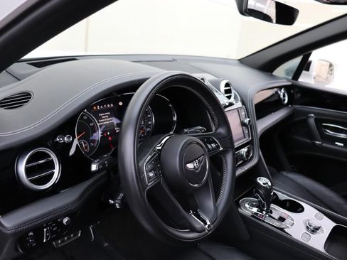 Used 2017 Bentley Bentayga image 55