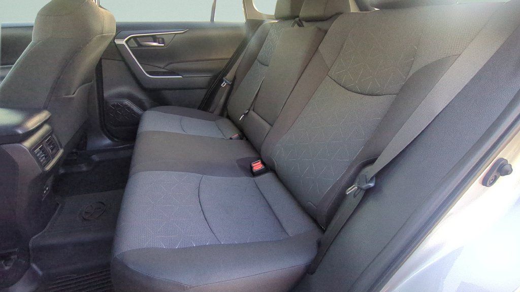 Used 2024 Toyota RAV4 XLE w/ Convenience Package FWD image 10