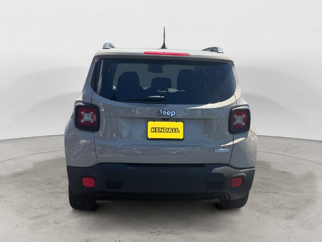 Used 2015 Jeep Renegade Latitude FWD image 4