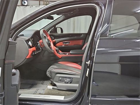 Used 2022 Bentley Bentayga image 19