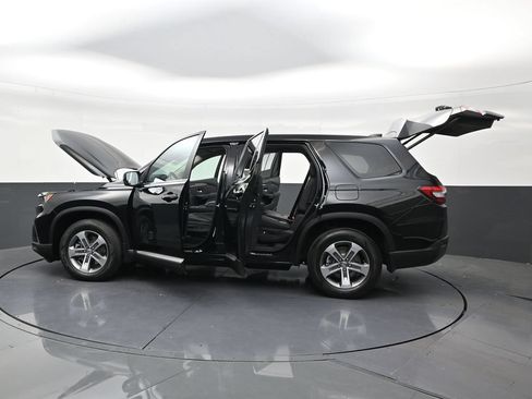Used 2025 Honda Pilot EX-L image 30
