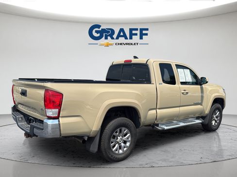 Used 2016 Toyota Tacoma SR5 w/ SR5 Appearance Package (SN) AWD/4WD image 8