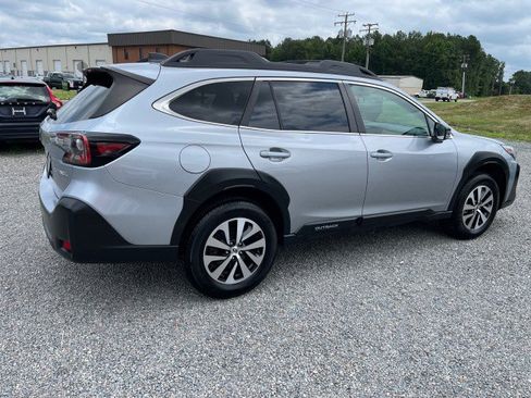 Used 2023 Subaru Outback Premium AWD/4WD image 7