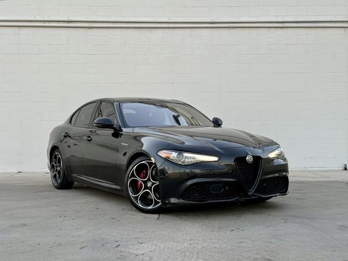 Used 2022 Alfa Romeo Giulia Veloce image 1