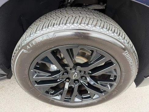 Used 2022 Chevrolet Suburban RST w/ Sport Performance Package RWD image 19