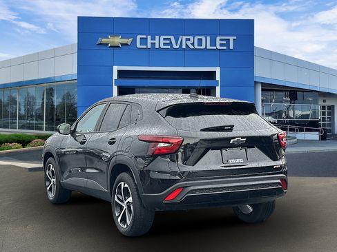 Certified 2024 Chevrolet Trax RS w/ Driver Confidence Package FWD image 4