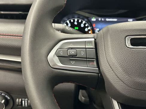 Used 2025 Jeep Compass Trailhawk w/ Trailer Tow Group AWD/4WD image 17