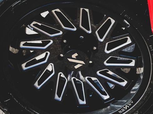 Used 2019 Toyota Tacoma SR5 image 6