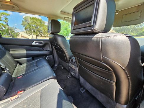 Used 2013 Nissan Pathfinder Platinum w/ Platinum Premium Pkg image 18