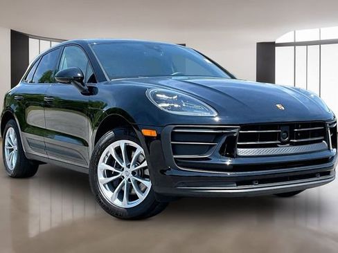 Used 2025 Porsche Macan image 3