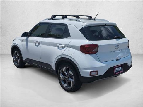 Certified 2025 Hyundai Venue SEL FWD image 8