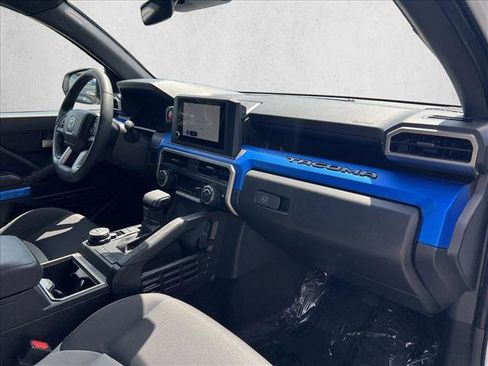 Certified 2025 Toyota Tacoma TRD Off-Road image 23