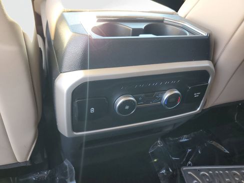 Used 2022 Ford Expedition XLT image 13