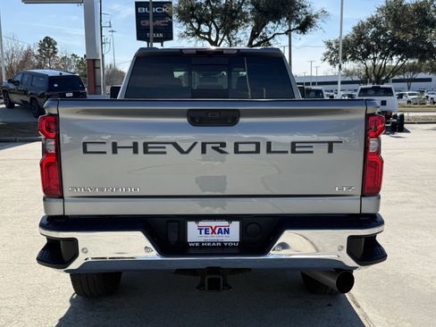 Used 2024 Chevrolet Silverado 2500 LTZ w/ LTZ Convenience Package image 6