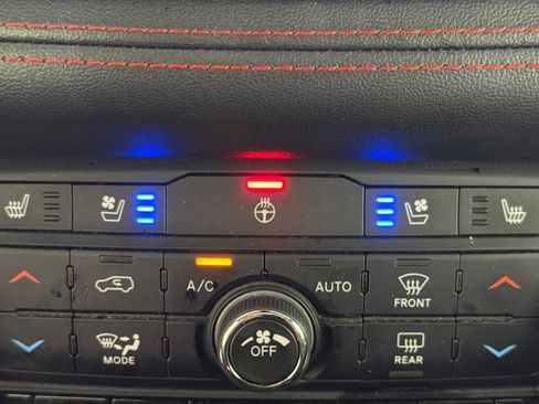 Used 2024 Dodge Durango GT RWD image 32
