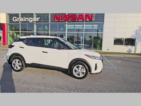 Used 2022 Nissan Kicks S image 37