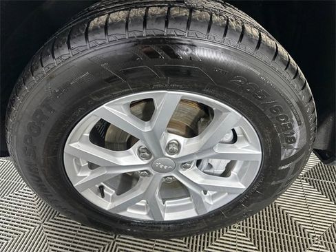 Certified 2023 Jeep Grand Cherokee Limited image 2