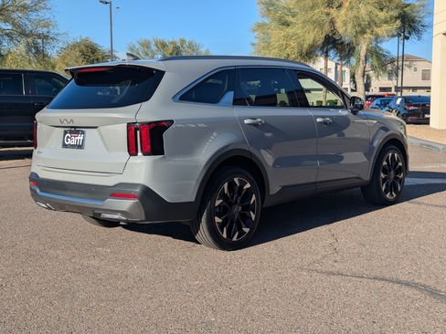 Certified 2025 Kia Sorento EX image 3