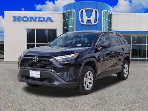 Used 2023 Toyota RAV4 LE FWD image 7