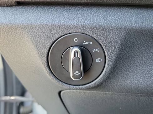 Used 2024 Volkswagen Jetta SE FWD image 21