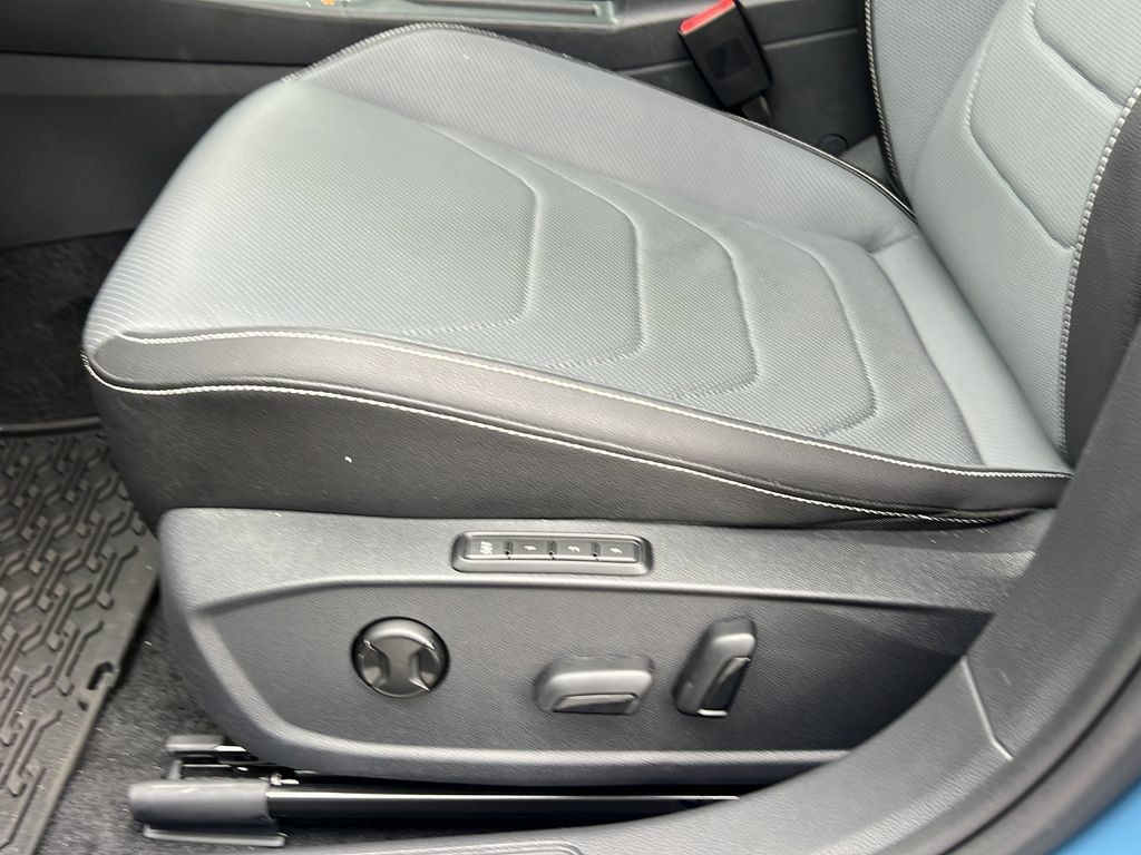 Used 2025 Volkswagen Jetta SEL FWD image 21