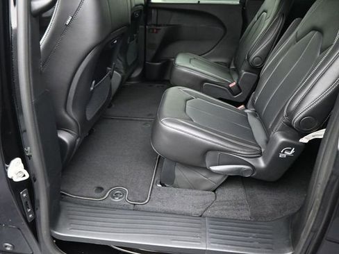 New 2026 Chrysler Pacifica Select image 39