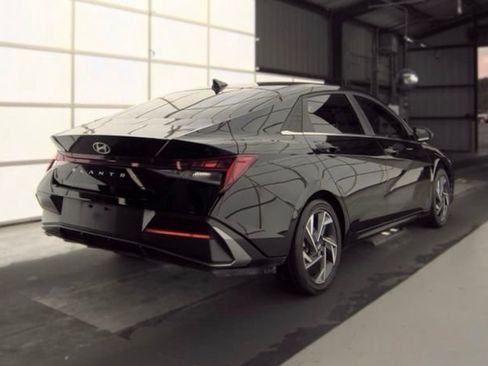 Used 2025 Hyundai Elantra SEL FWD image 4