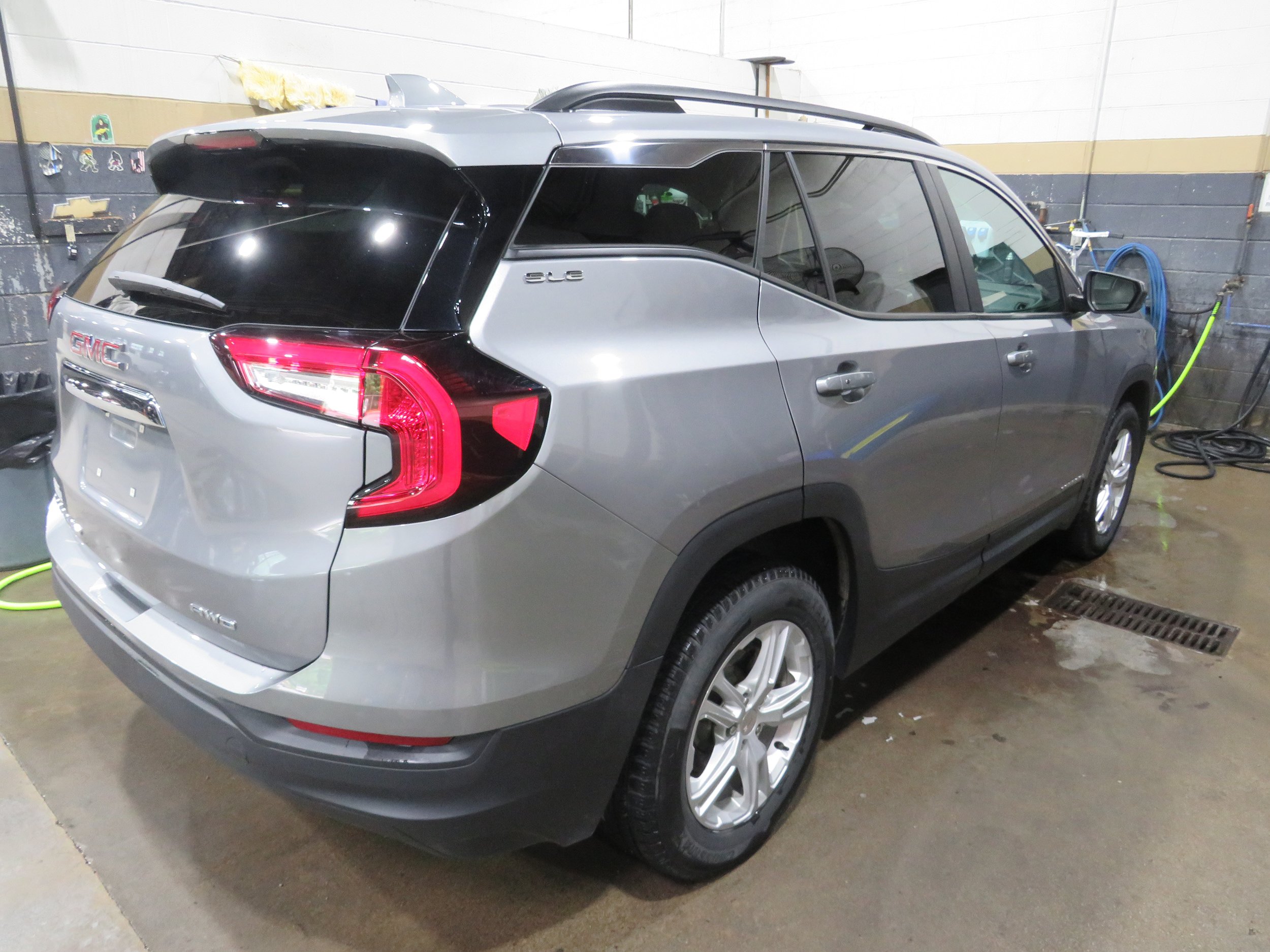 Used 2024 GMC Terrain SLE w/ Driver Convenience Package AWD/4WD image 6
