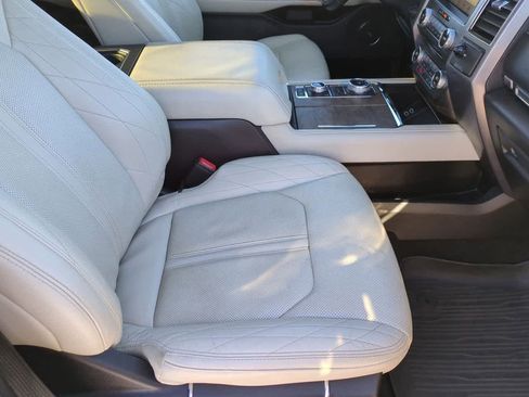Used 2018 Ford Expedition Platinum image 24