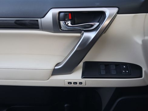 Used 2022 Lexus GX 460 Premium w/ Premium Package image 12