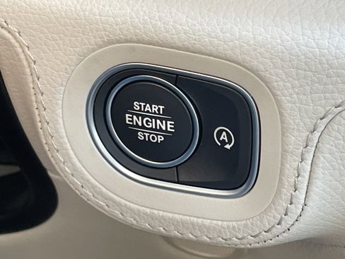 Certified 2025 Mercedes-Benz GLS 580 4MATIC image 32