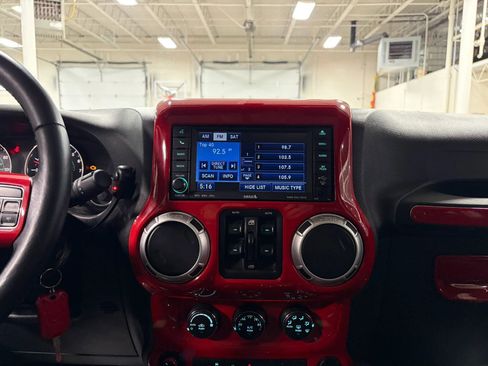 Used 2015 Jeep Wrangler Unlimited Sahara w/ Connectivity Group image 38