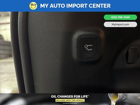 Used 2019 Jeep Cherokee Latitude Plus w/ Comfort/Convenience Group image 30