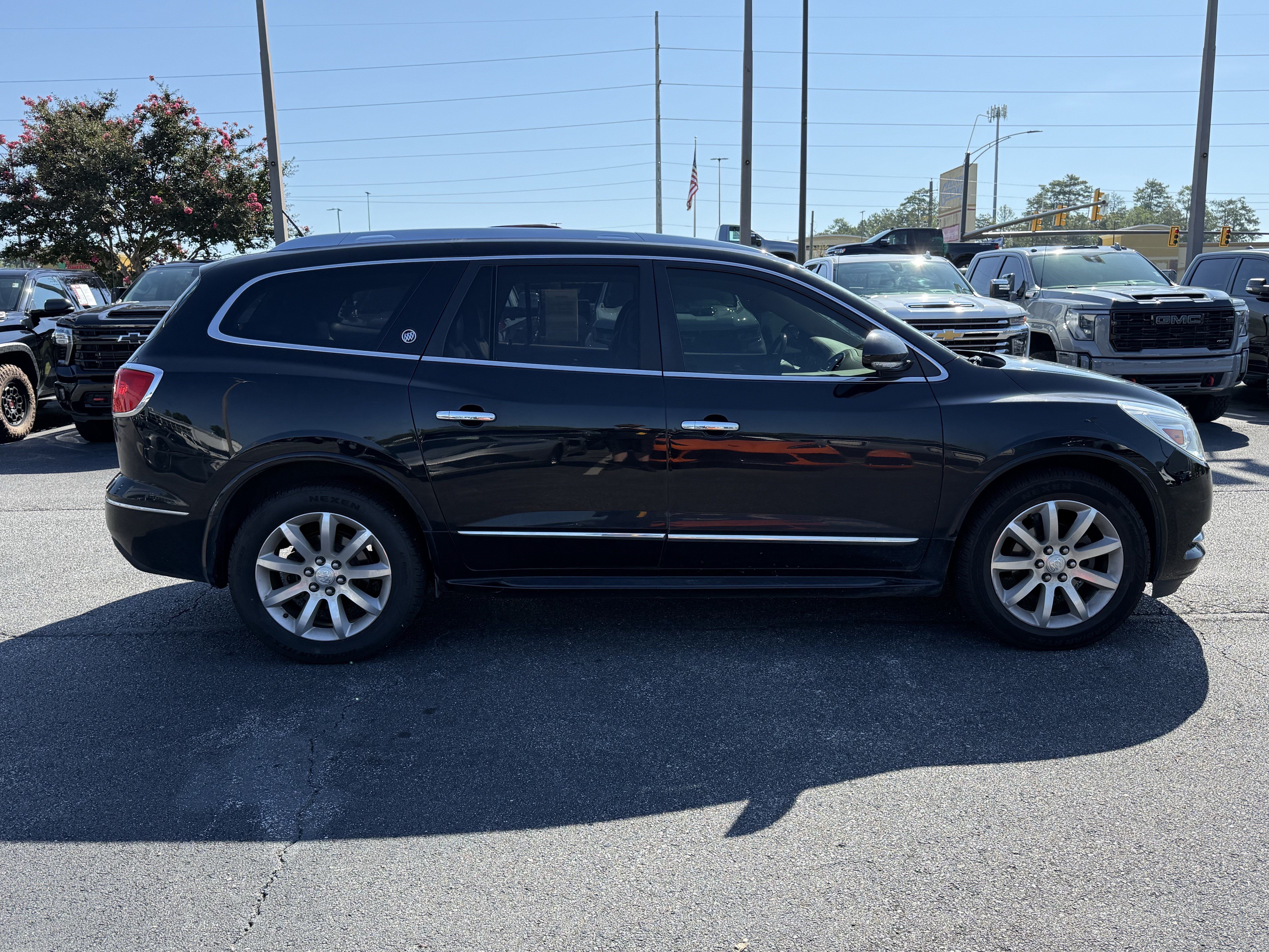 Used 2017 Buick Enclave Premium w/ Experience Buick Package FWD image 12