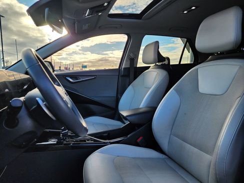Used 2023 Kia Niro EX Touring image 10