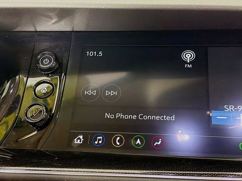 Used 2022 Buick Envision Essence w/ Technology Package I FWD image 18