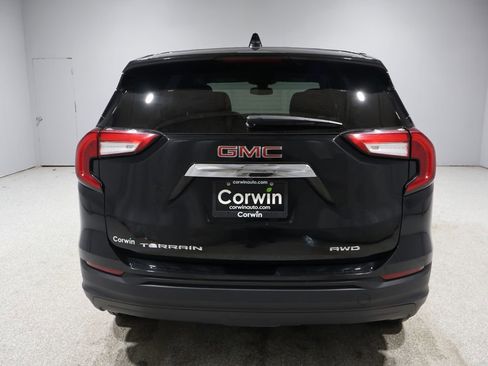 Used 2024 GMC Terrain SLE image 3