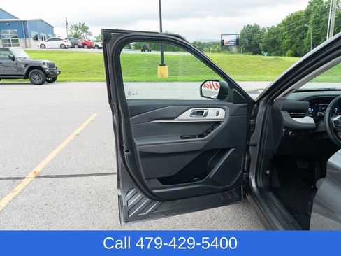 Used 2025 Ford Explorer Active w/ Active Comfort Package AWD/4WD image 13