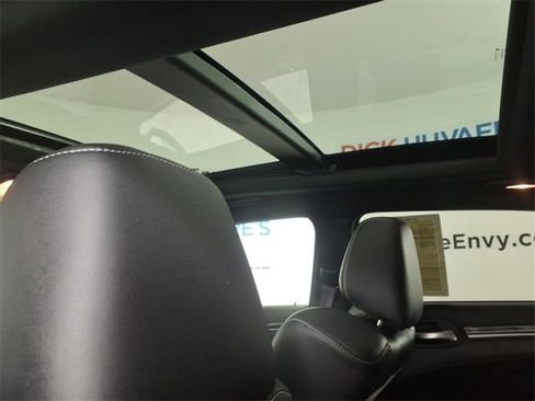 Used 2023 Chrysler 300 C image 16