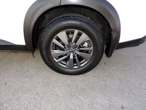 Used 2022 Nissan Pathfinder SV w/ Cargo Package FWD image 9