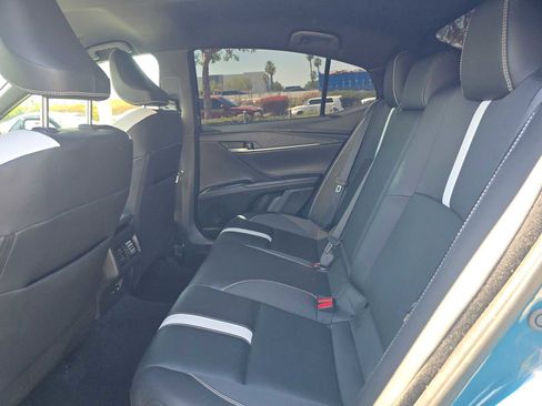 Used 2025 Toyota Camry SE image 17