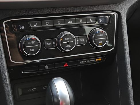 Used 2023 Volkswagen Atlas SEL Premium image 16