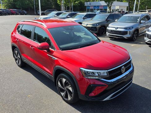 Certified 2024 Volkswagen Taos SE AWD/4WD image 6