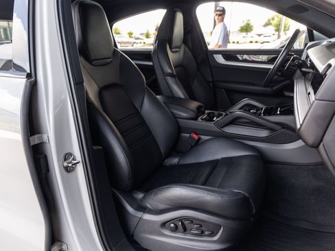 Certified 2024 Porsche Cayenne Coupe AWD/4WD image 42