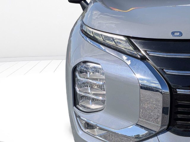 Used 2025 Mitsubishi Outlander SEL FWD image 9