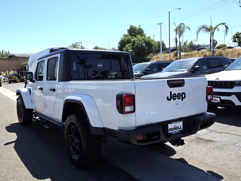 Certified 2022 Jeep Gladiator Sport AWD/4WD image 3